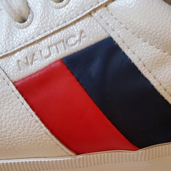 Nautica Clean Line Round Toe Minimalist Low-Top Sneaker - Picture 3 of 6